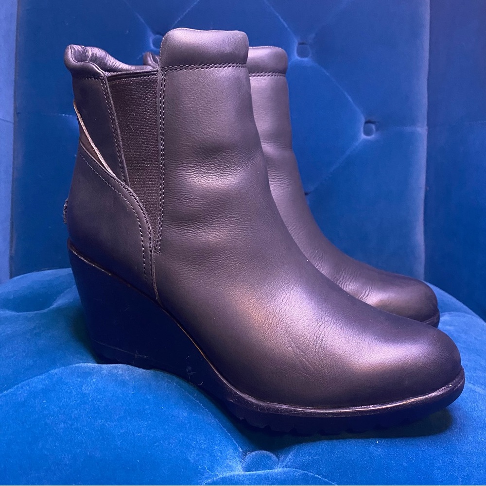 Sorel After Hours Chelsea Boot in black leather - Picture 2 of 12